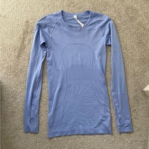 Lululemon women’s long sleeve size 4